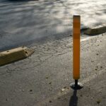 Słupek elastyczny - elastyczność, która chroni. Jak nowoczesne wygrodzenia podnoszą bezpieczeństwo i trwałość infrastruktury